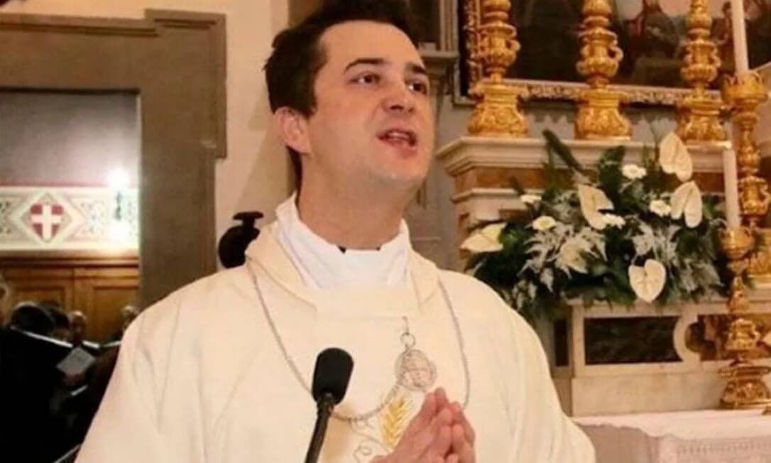 Padre é preso por tráfico de drogas, desvio de dinheiro e transmissão de HIV em orgias