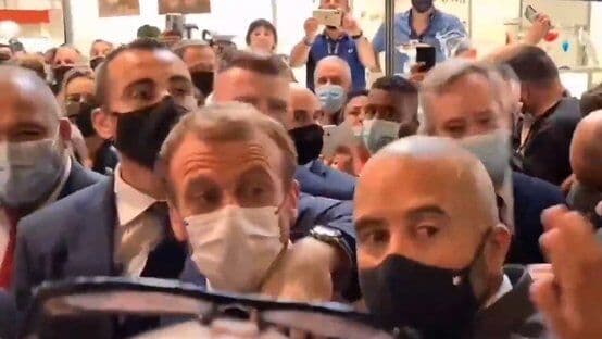 Macron é alvo de ovada em evento na França