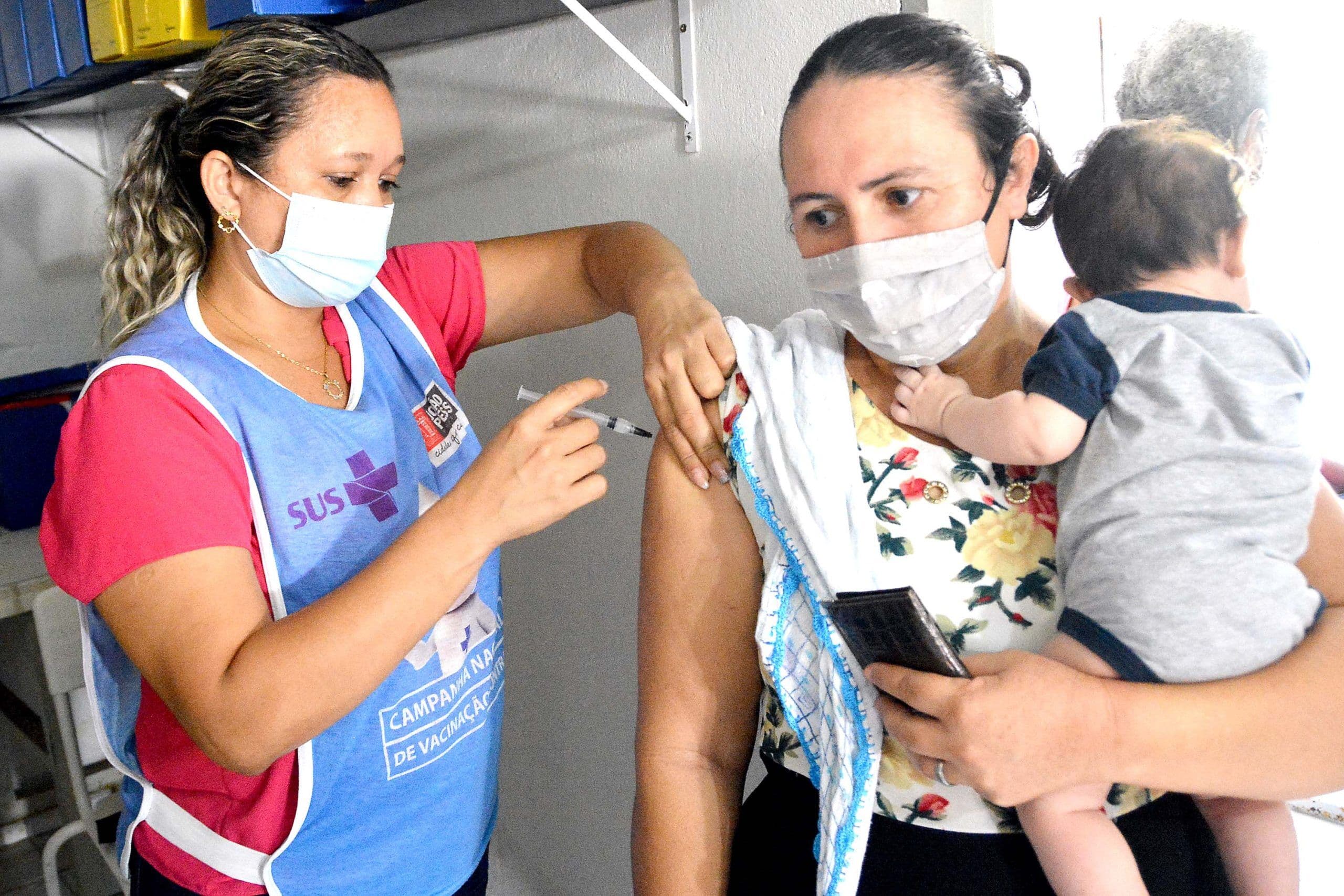 Moradores do Engenho Velho recebem ação social da Prefeitura e vacinação contra a Covid-19