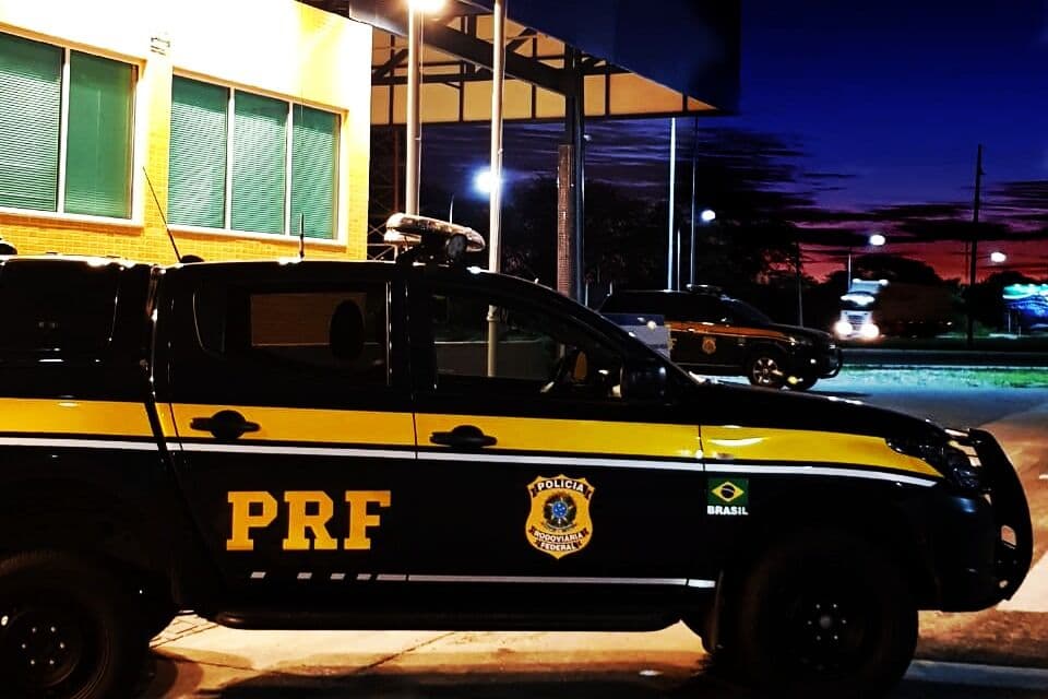 Barreira cai na BR-230, na Serra de Santa Luzia