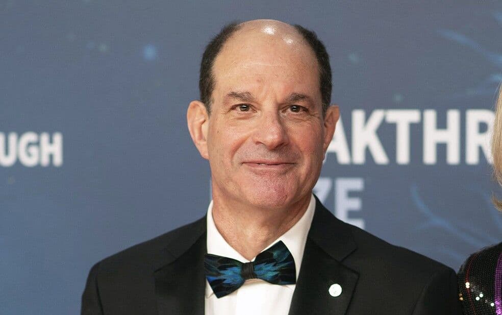 Nobel de Medicina 2021 vai para David Julius e Ardem Patapoutian por descobertas sobre temperatura e toque
