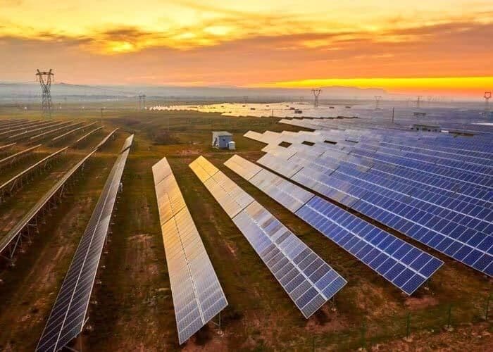 Governador anuncia autorização para construção de usinas fotovoltaicas em Santa Luzia com geração de 1500 empregos