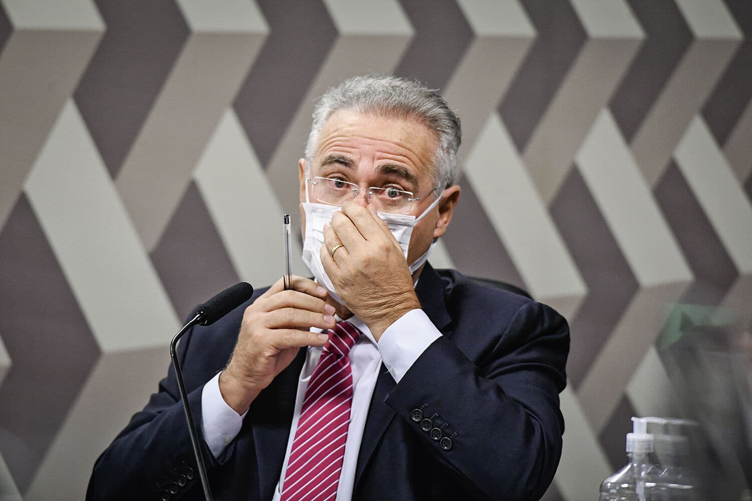 CPI vai recomendar o indiciamento de Bolsonaro 'com certeza', afirma relator Renan Calheiros