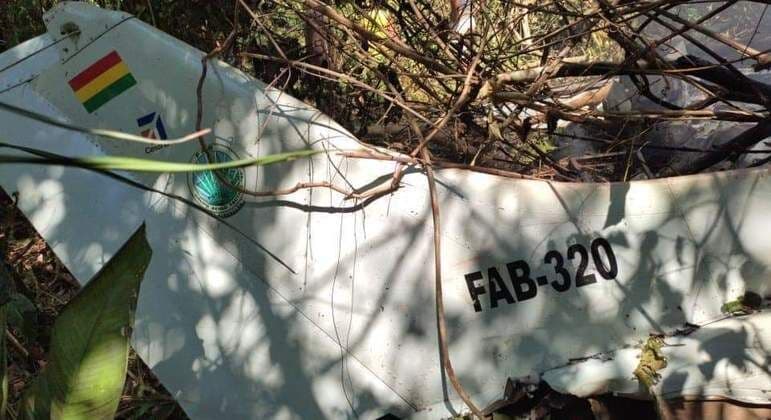 Queda de avião da Força Aérea da Bolívia provoca morte de 6 pessoas