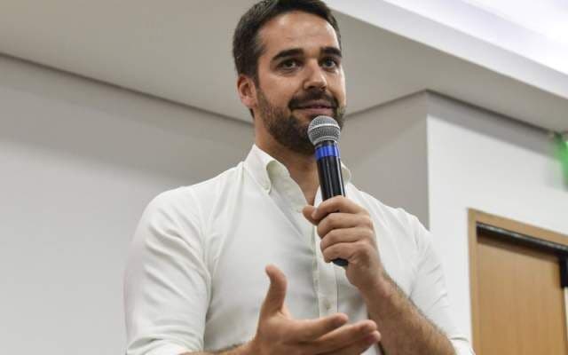 Eduardo Leite diz a empresários que não é 'salvador da pátria' e que abre mão por nome forte de centro