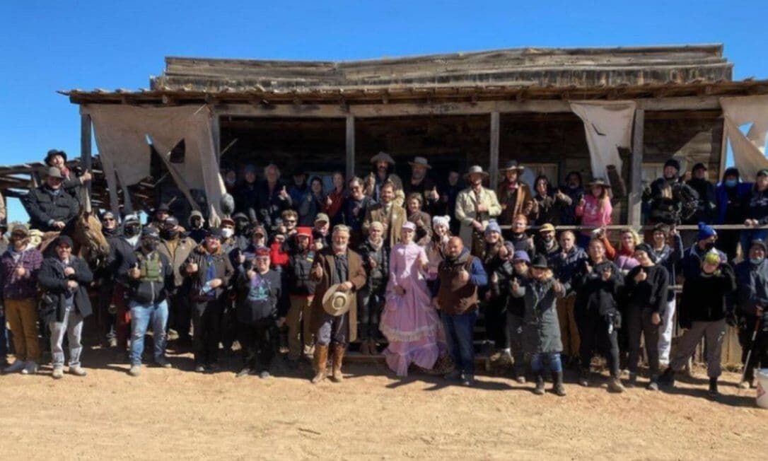 Equipe de 'Rust' usou armas com munição de verdade em 'brincadeira' horas antes de tiro acidental em diretora