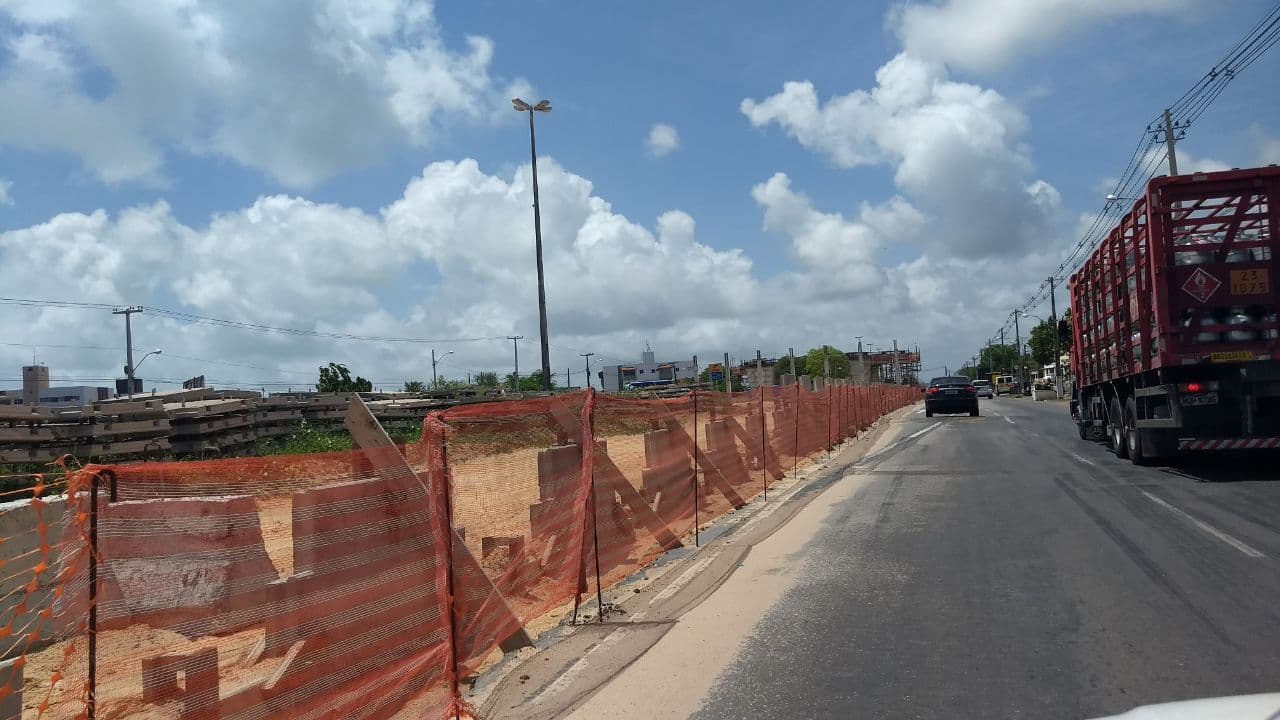 Dois trabalhadores ficam soterrados em acidente nas obras da BR-230 em Cabedelo