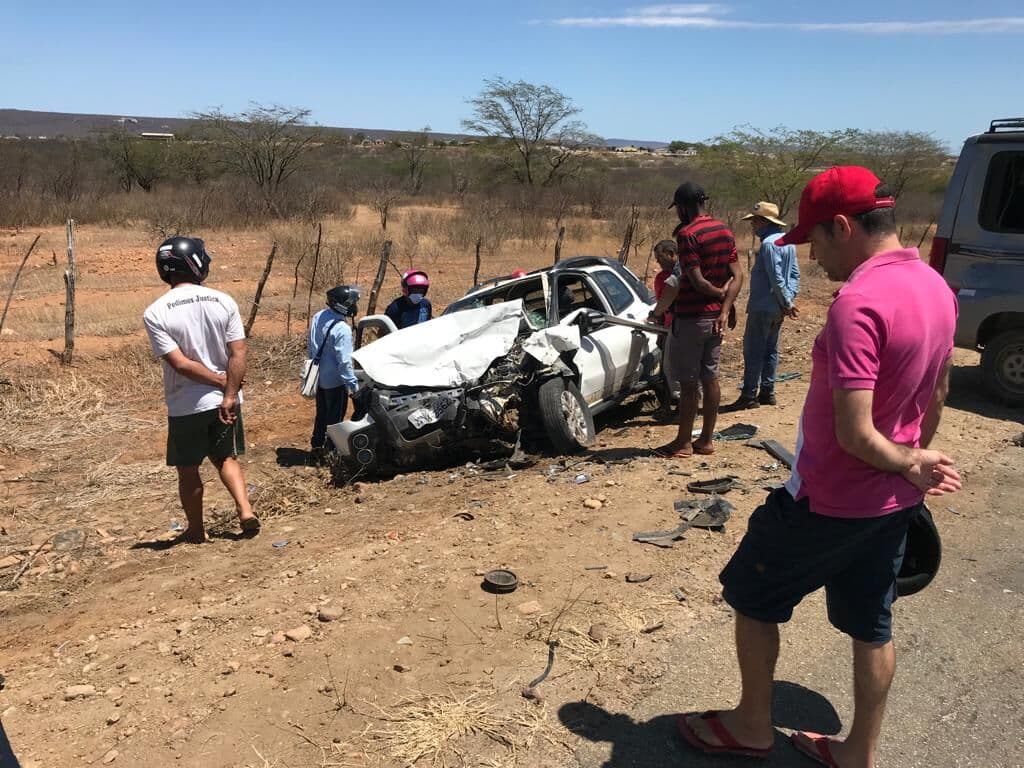 Acidente envolvendo ônibus e caminhão deixa 22 mortos e 15 feridos