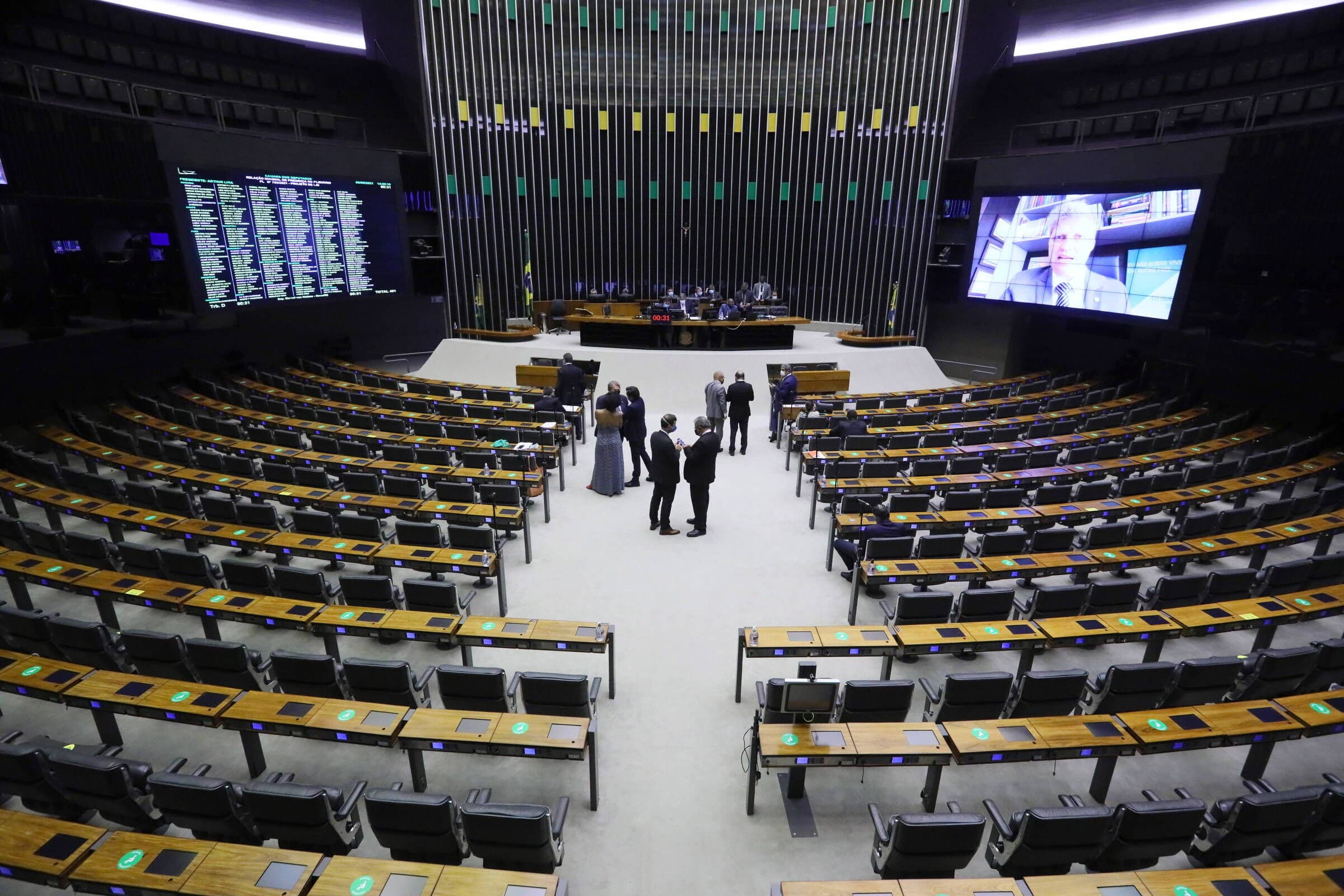 Câmara desidrata PEC e retira dispositivo contra regra de ouro