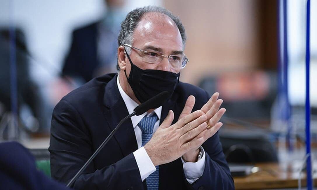Bolsonaro terá que definir prioridades, diz líder do governo no Senado sobre aumento para servidores