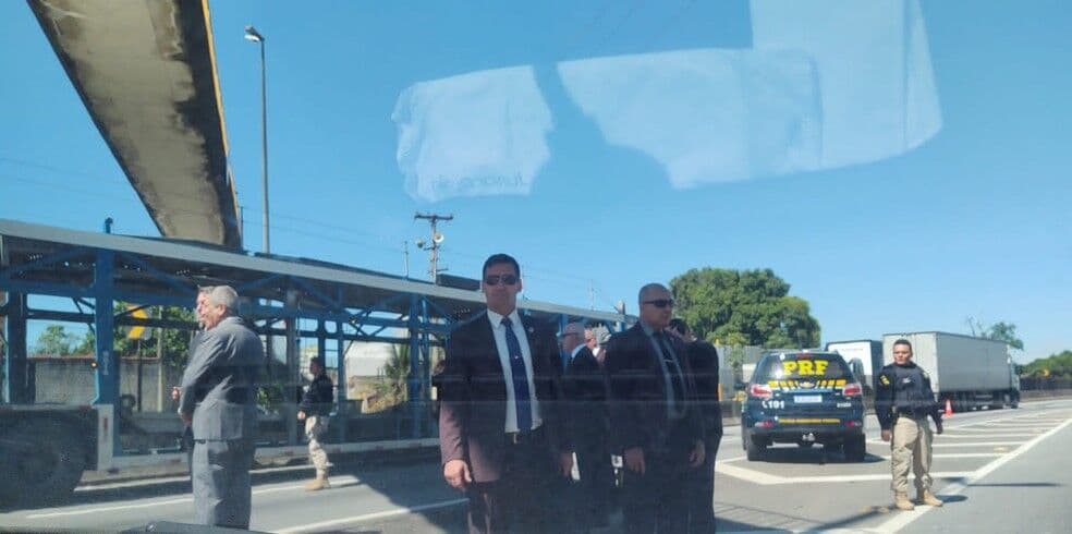 Mulher é detida depois de xingar presidente Jair Bolsonaro