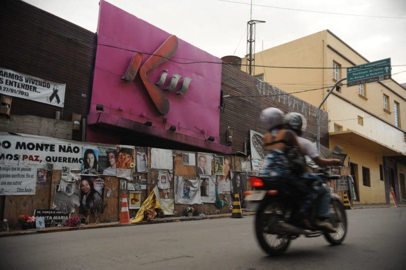 Usuária do Twitter "previu" incêndio na Boate Kiss um ano e meio antes da tragédia