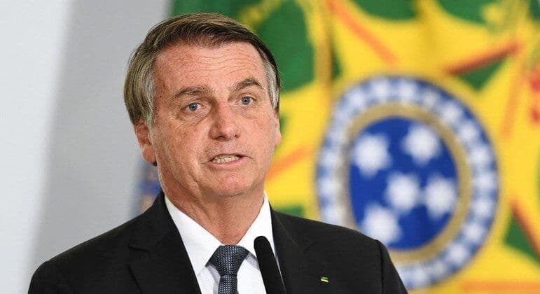 Bolsonaro ataca Moro e diz que ex-ministro atuou contra normas pró-armas