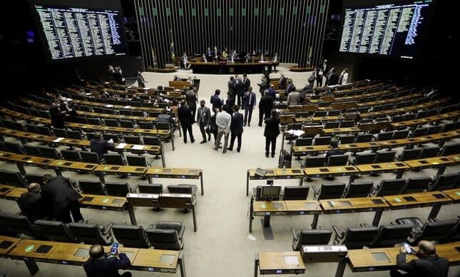 Congresso quase triplica verba para "emendas pix" no orçamento de 2022