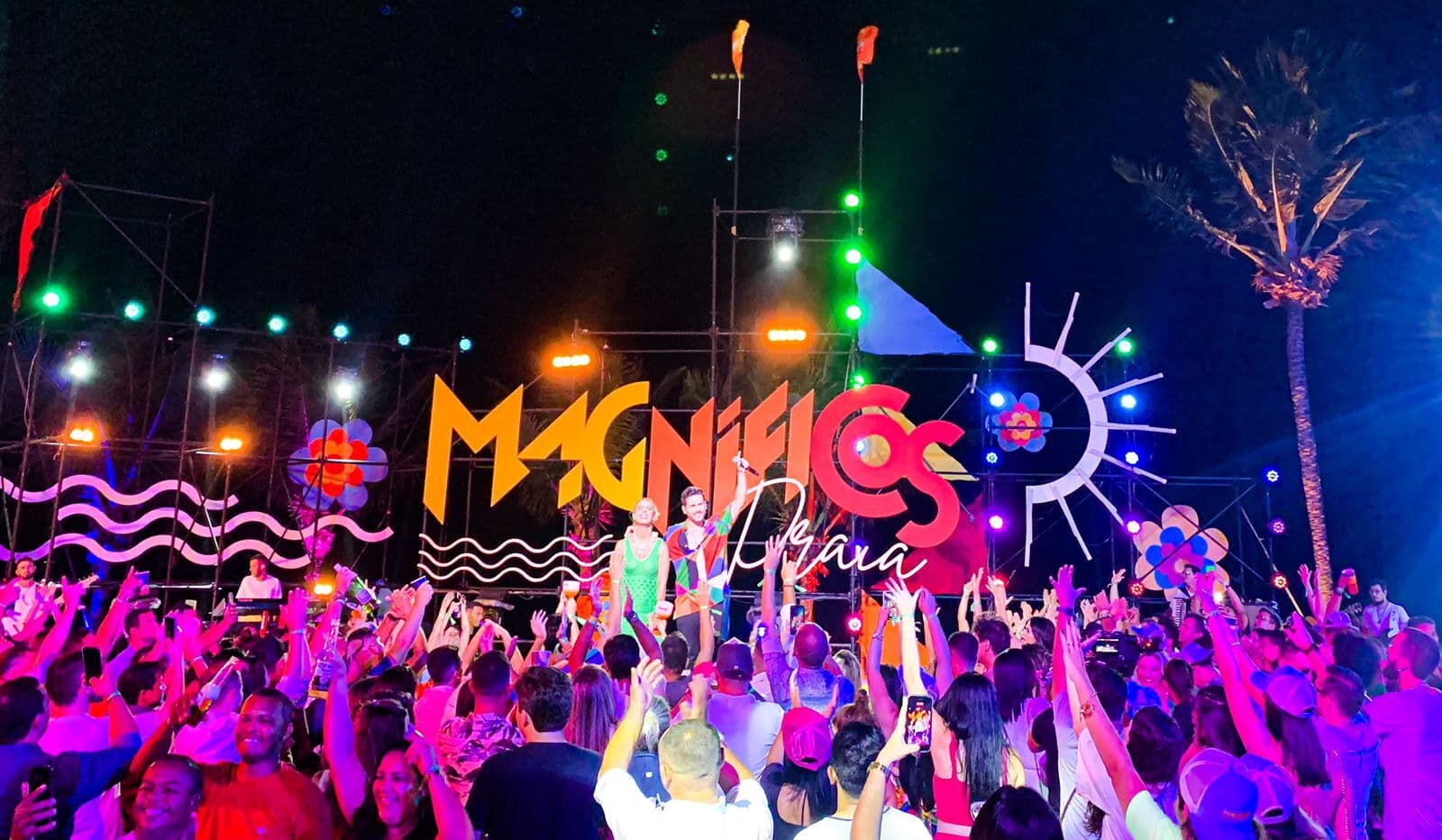 Banda Magníficos grava DVD em praia do litoral paraibano com participação especial de Lucy Alves, Dorgival Dantas e outros artistas