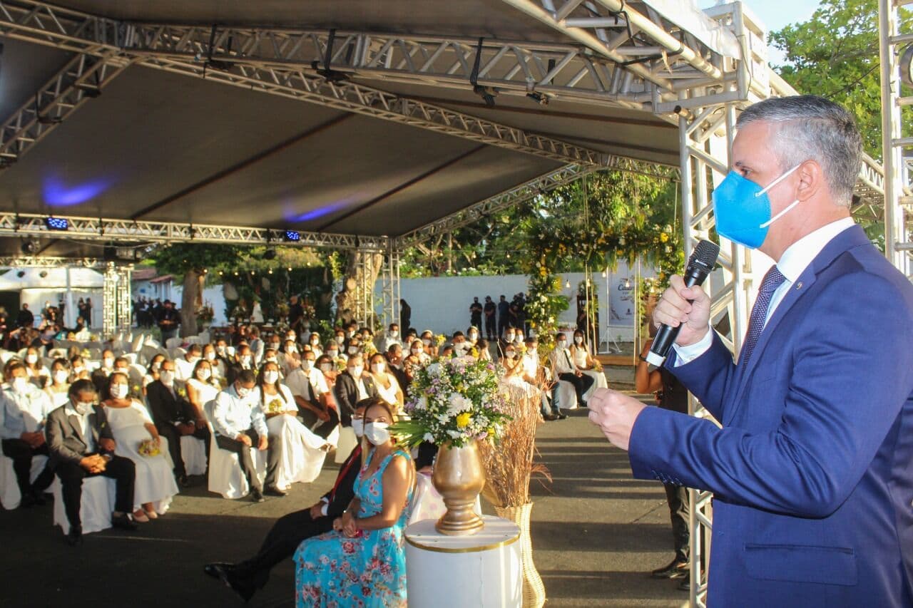 Prefeitura de Cabedelo promove união de 60 casais em Casamento Comunitário no Pôr do Sol da Praia do Jacaré