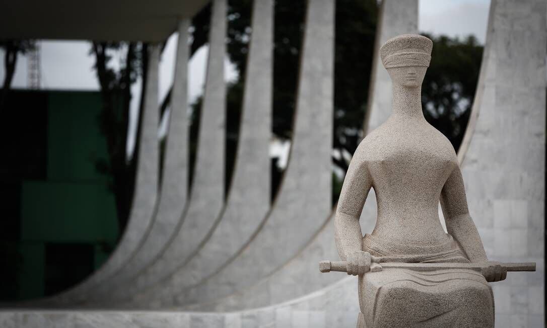 Louis Vuitton e Chanel acionam STJ após desconfiar de bolsas falsificadas em operação contra governador do TO