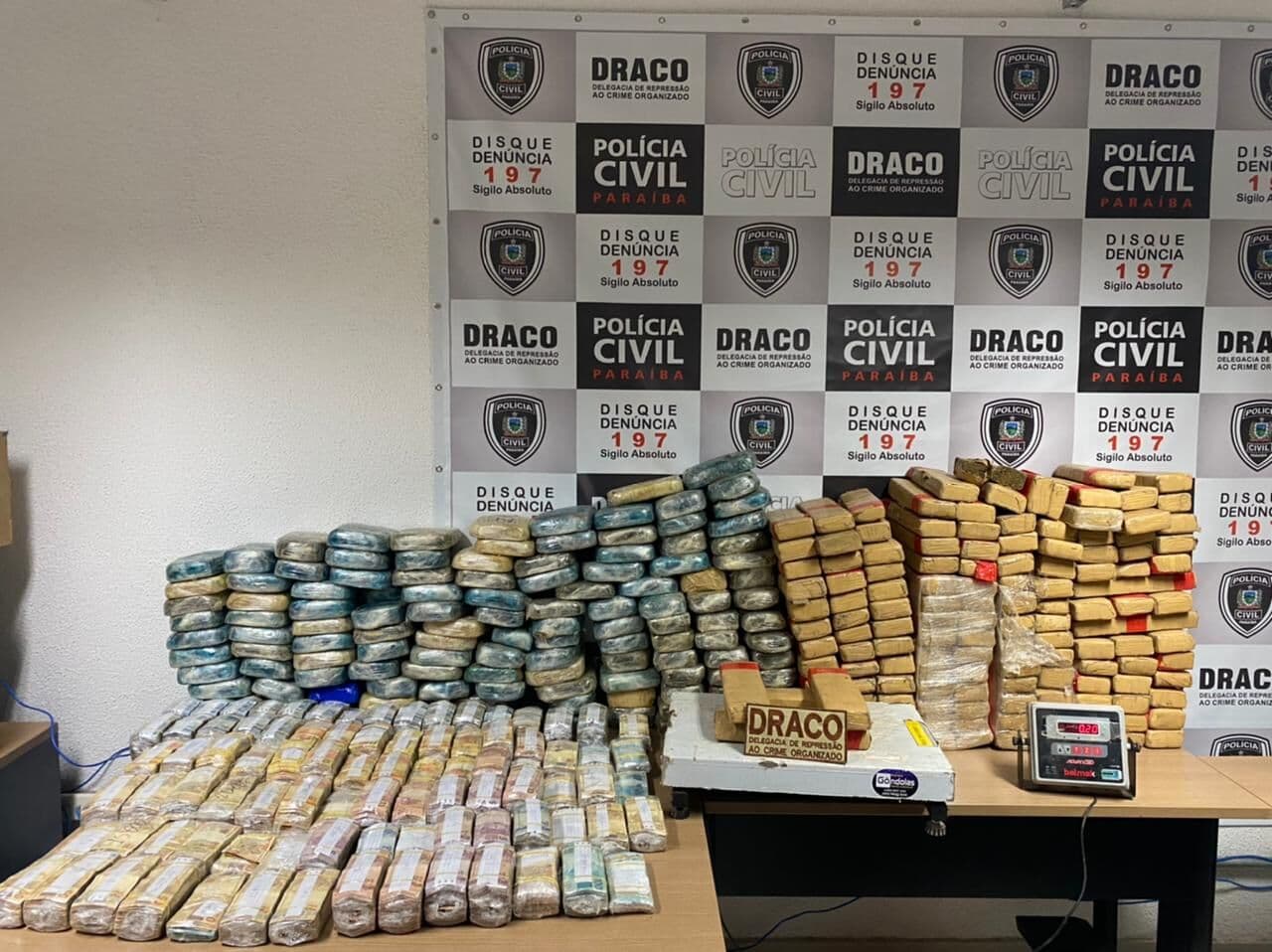 Polícia Civil prende quatro pessoas e apreende 350 quilos de drogas e R$ 1,2 milhão em dinheiro durante operação na Paraíba