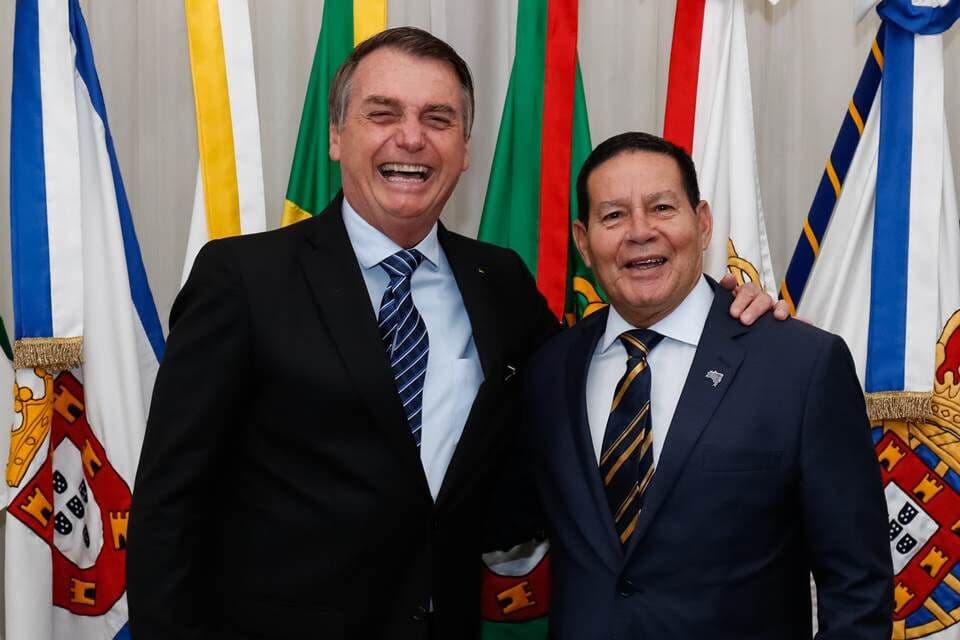 Bolsonaro volta atrás e diz que Mourão pode ser seu vice em 2022