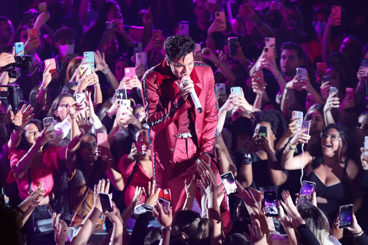 Luan Santana cria sua própria cidade para gravação de novo DVD