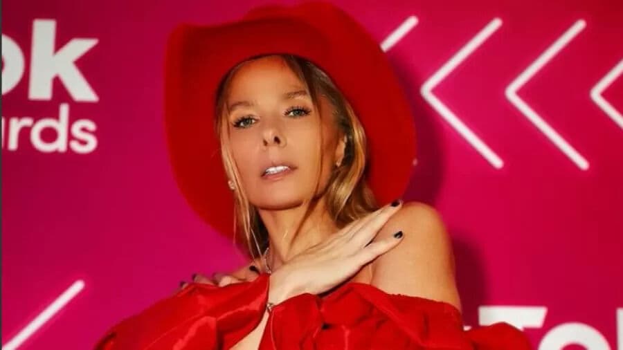 Adriane Galisteu reage após ser chamada de nariguda por Mara Maravilha