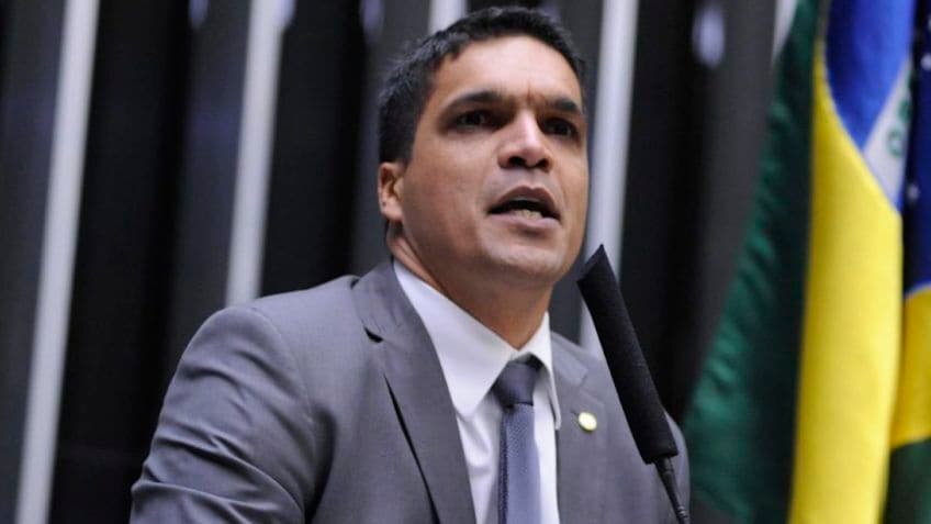 Facada em Bolsonaro foi "espetáculo da maçonaria", diz Cabo Daciolo