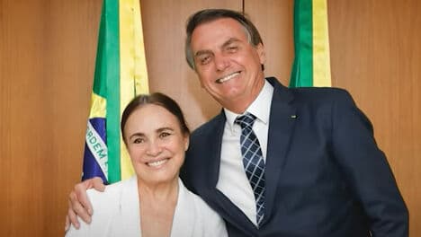 Regina Duarte posta foto de Bolsonaro de mãos dadas com Jesus Cristo e é detonada
