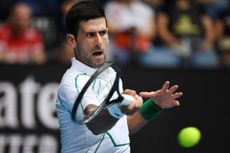 Tenista sérvio Novak Djokovic vence julgamento para permanecer na Austrália mesmo sem vacina