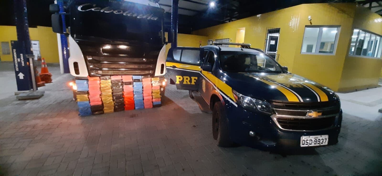 Carregamento de cloridrato de cocaína avaliado em quase R$ 8 milhões é apreendido em fundo falso de caminhão na Paraiba