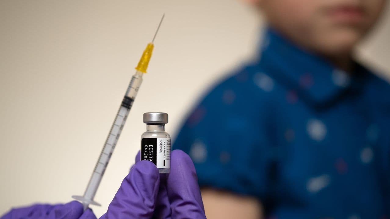 PRINT: em grupo, moradores de Lucena receberam convocação para dia D de vacinação de crianças contra covid-19