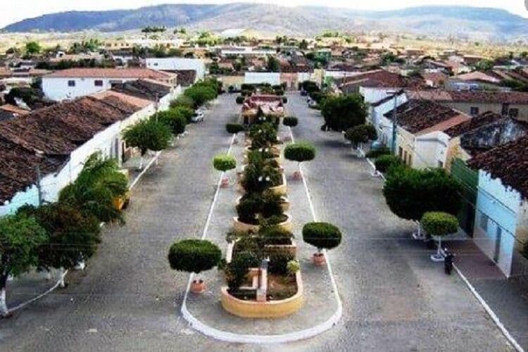 Bonito de Santa Fé proíbe festas, shows e aglomerações devido ao aumento de casos de Covid-19