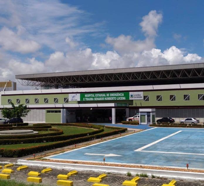 Homem atropelado junto com a esposa grávida recebe alta do Hospital de Trauma de João Pessoa
