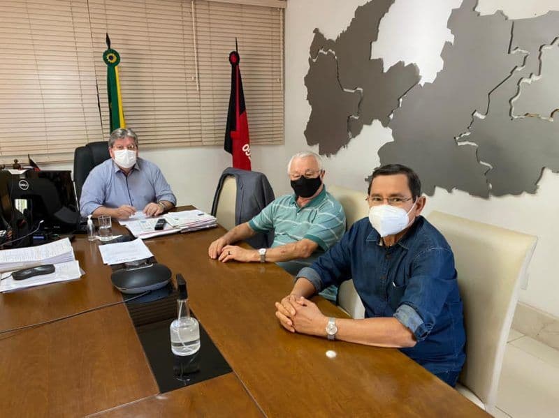 Em busca de aliança, Frei Anastácio e Anísio Maia se encontram com João Azevêdo e querem governador no palanque de Lula na Paraíba