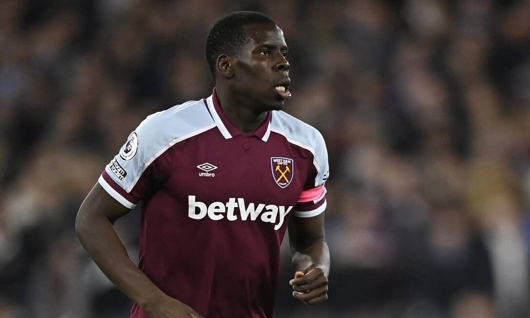 Zouma perde patrocínio da Adidas, é multado pelo West Ham e tem gatos apreendidos após vídeo de agressão a um deles