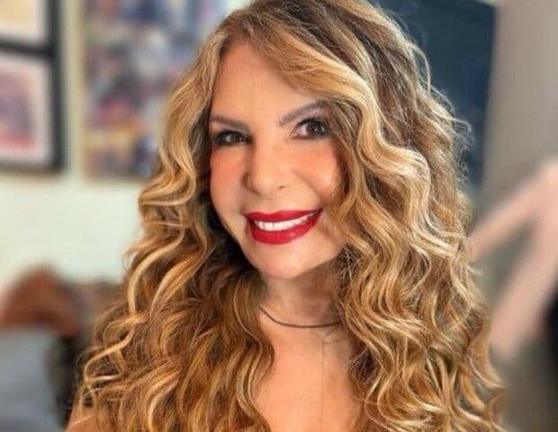 Elba Ramalho sobre os 70: “Continuo muito jovem, com cabelão, corpo maravilhoso e muita sabedoria”