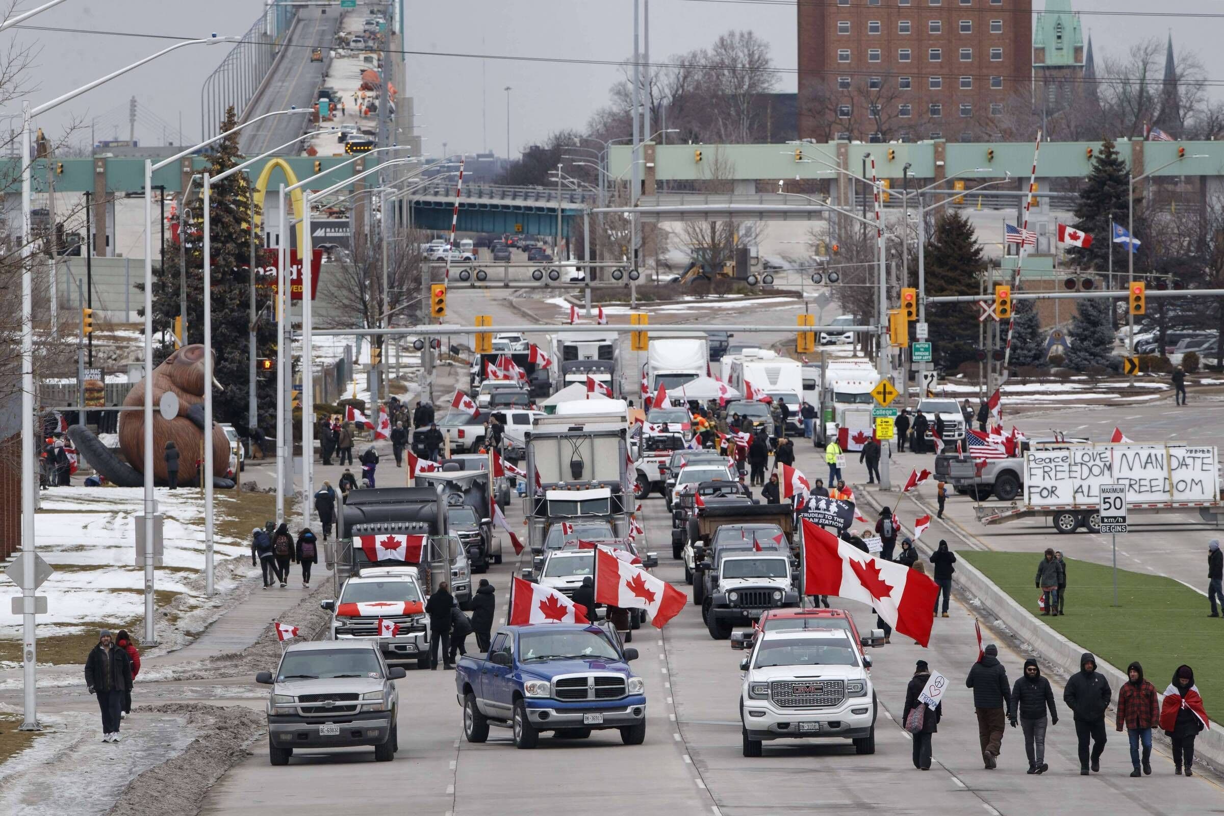 EUA pressionam Canadá para acabar com protestos de caminhoneiros antivacina