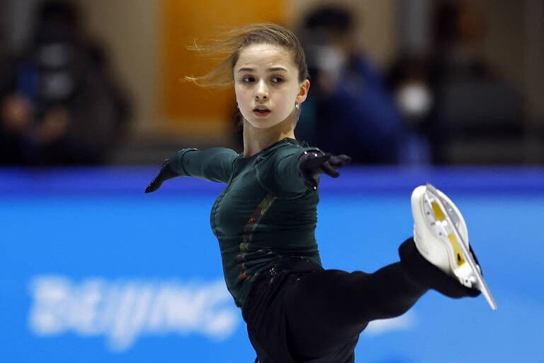 Agência confirma doping de patinadora russa de 15 anos, de ouro por equipes