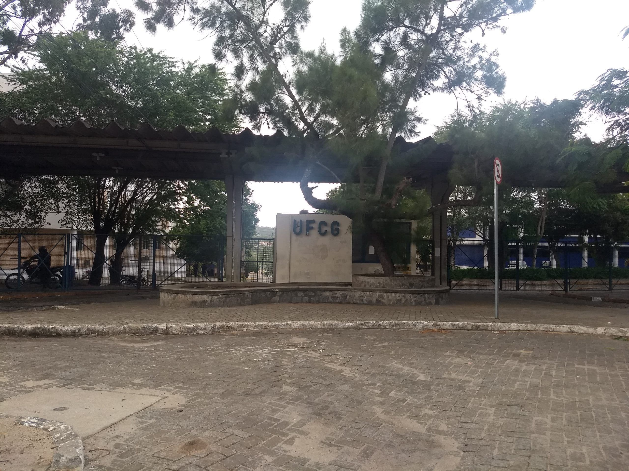 Em reunião, professores da UFCG aprovam indicativo de greve para 9 de março; movimento ocorrerá em conjunto com servidores federais
