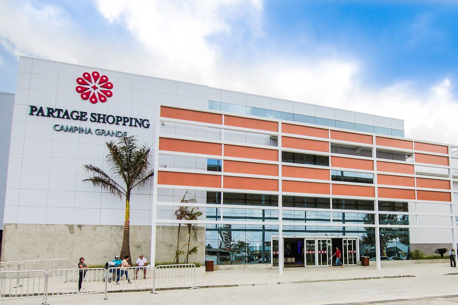 Bombeiros vão rever certificados que garantem funcionamento de shopping de Campina Grande e verificar se há mais riscos aos clientes