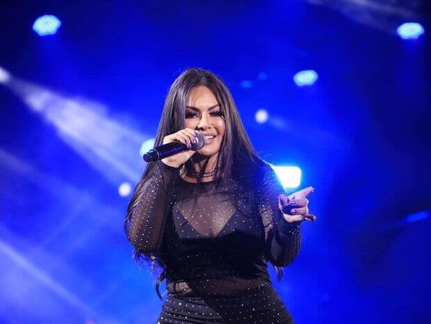 Paulinha Abelha, vocalista do Calcinha Preta, segue em coma sem necessidade de remédios, diz novo boletim