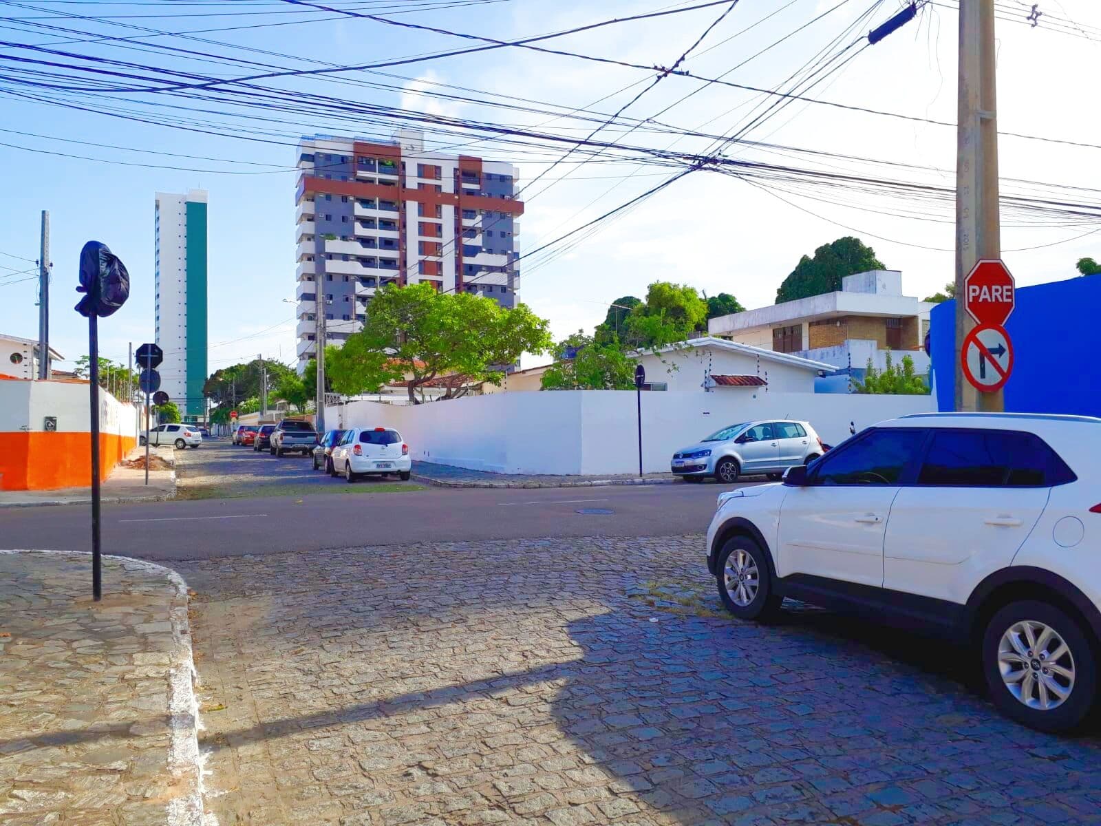 Semob inicia implantação de sinalização vertical para nova mudança de trânsito no Bairro dos Estados, em João Pessoa