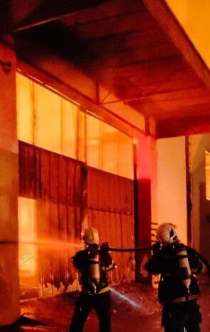 Incêndio de grandes proporções atinge distribuidora no Crato