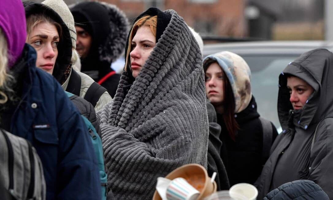 Civis da Ucrânia deixam cidades atacadas pela Rússia em 4ª tentativa de corredor humanitário