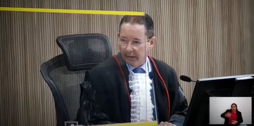 Desembargador Leandro dos Santos toma posse como presidente do TRE-PB e pede que "eleição seja festa da democracia e não jogo sujo pelo poder"