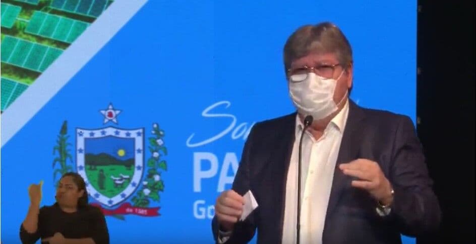 João Azevêdo destaca a importância do uso de máscaras e pede que paraibanos não abram mão do equipamento