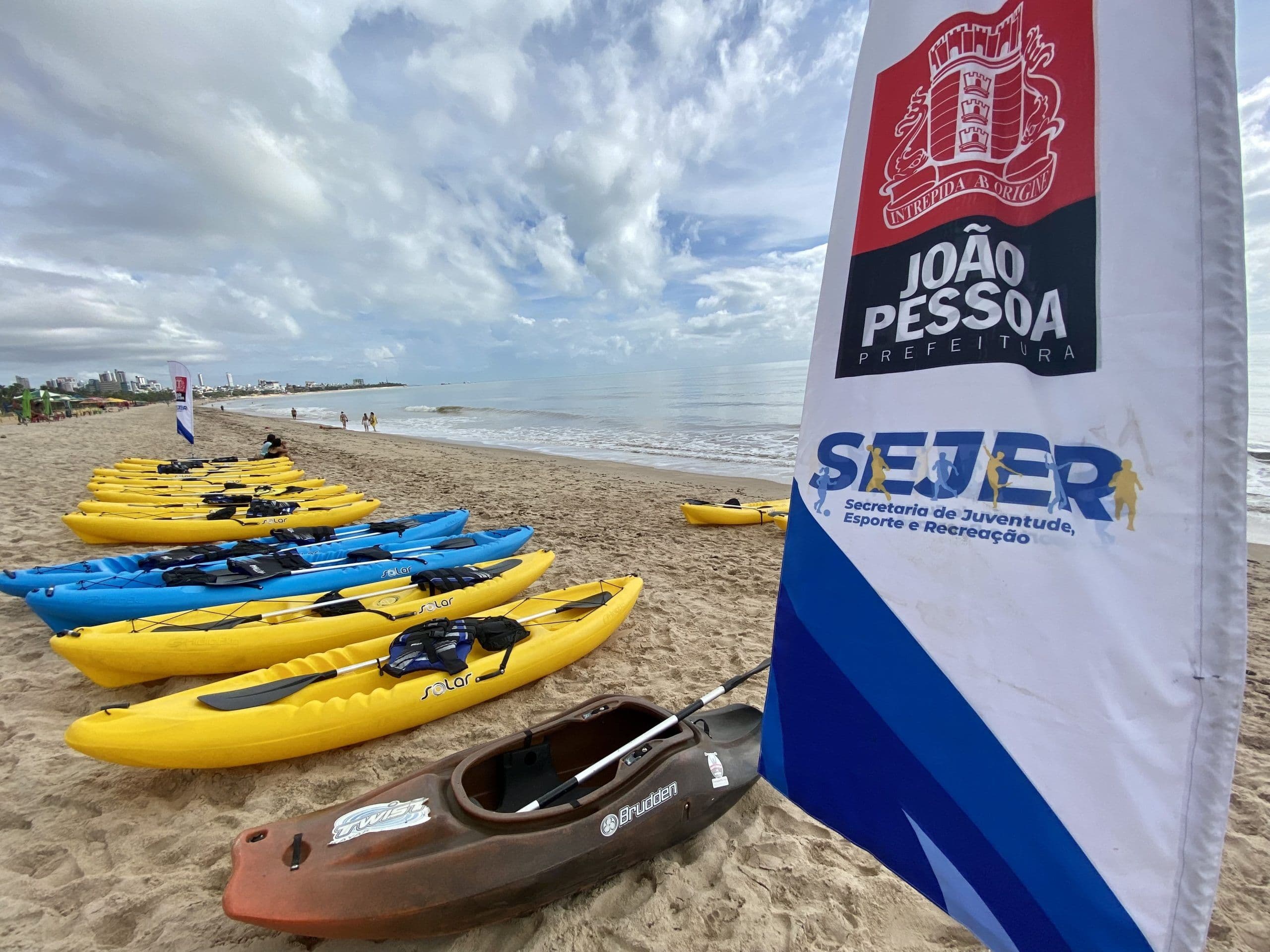 Remo oceânico tem aula inaugural e se torna a 12ª modalidade do projeto ‘Campeões do Amanhã’, em João Pessoa