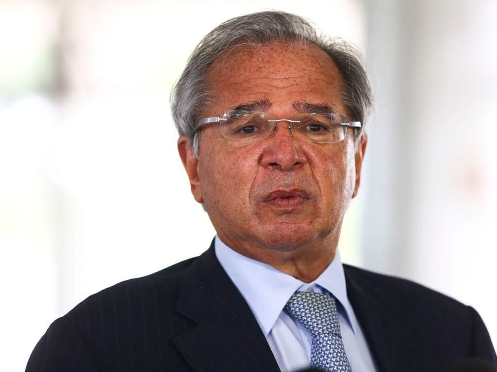 Guedes afirma que há mais iPhones no Brasil do que população