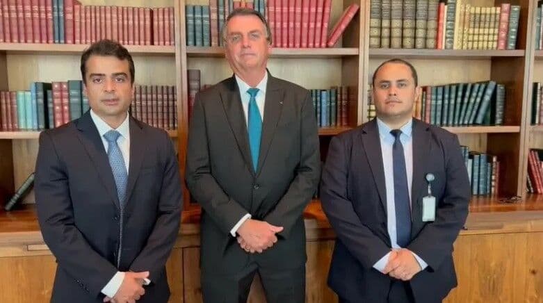 Em vídeo, Bolsonaro declara apoio à pré-candidatura de Bruno Roberto ao Senado e anuncia Tércio Arnaud como primeiro suplente