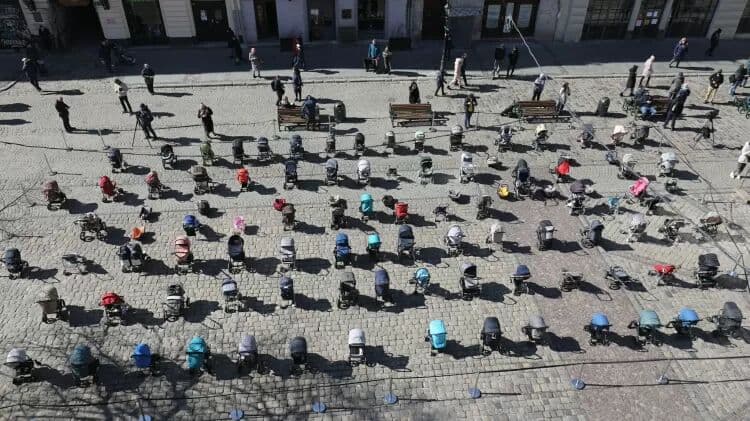 Ucrânia calcula que 9 mil civis deixaram o país no 23º dia de invasão russa