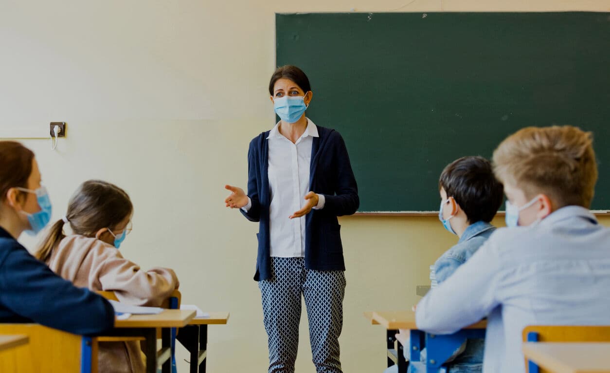 Mais de 46 mil professores devem ser imunizados contra covid-19 na Paraíba; expectativa é que se inicie em abril